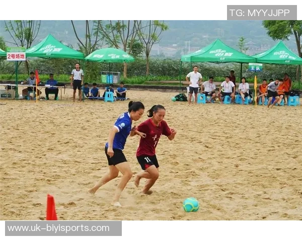 沙滩足球用球的选择与使用技巧全面解析助你提升比赛表现